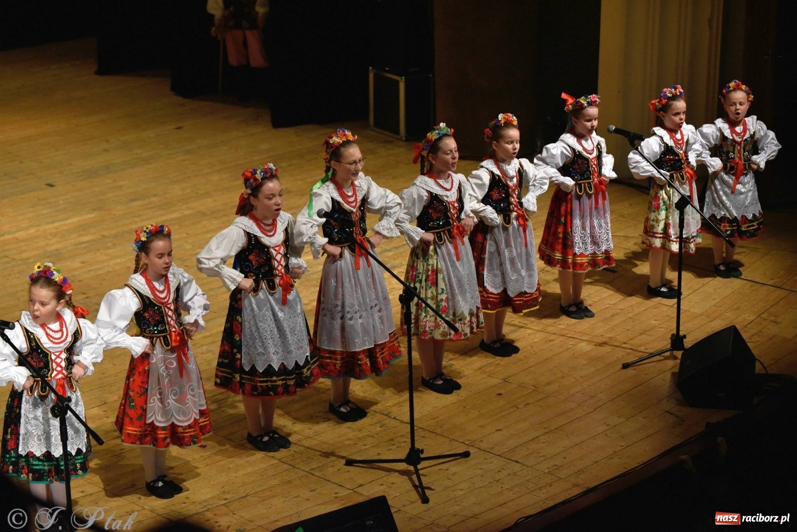 Zdjęcie w galerii na portalu naszraciborz.pl: Zespoły Źródła wspierają Kamilka. Piękny koncert w RCK [FOTO i WIDEO] wiadomości z regionu