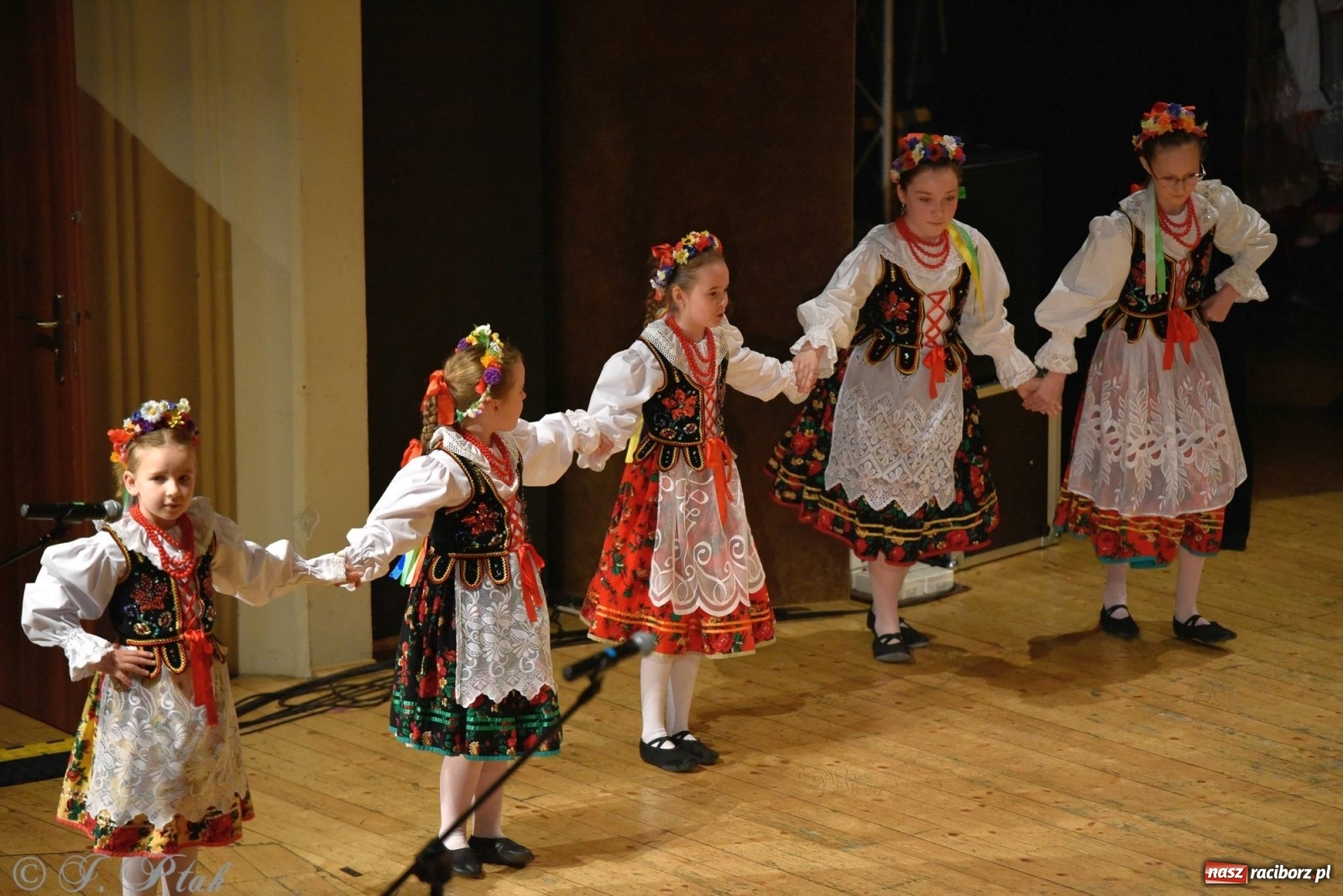 Zdjęcie w galerii na portalu naszraciborz.pl: Zespoły Źródła wspierają Kamilka. Piękny koncert w RCK [FOTO i WIDEO] wiadomości z regionu