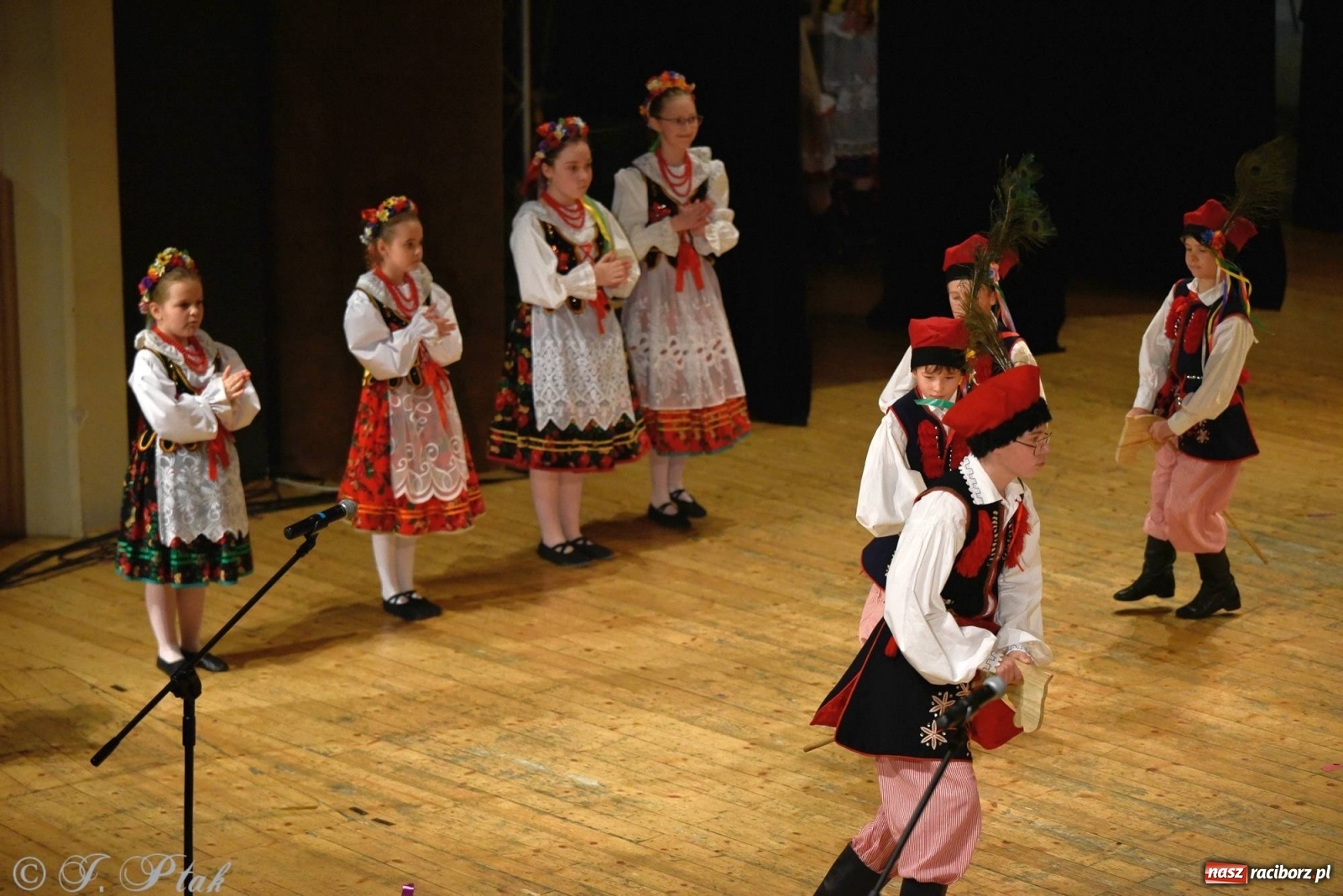 Zdjęcie w galerii na portalu naszraciborz.pl: Zespoły Źródła wspierają Kamilka. Piękny koncert w RCK [FOTO i WIDEO] wiadomości z regionu