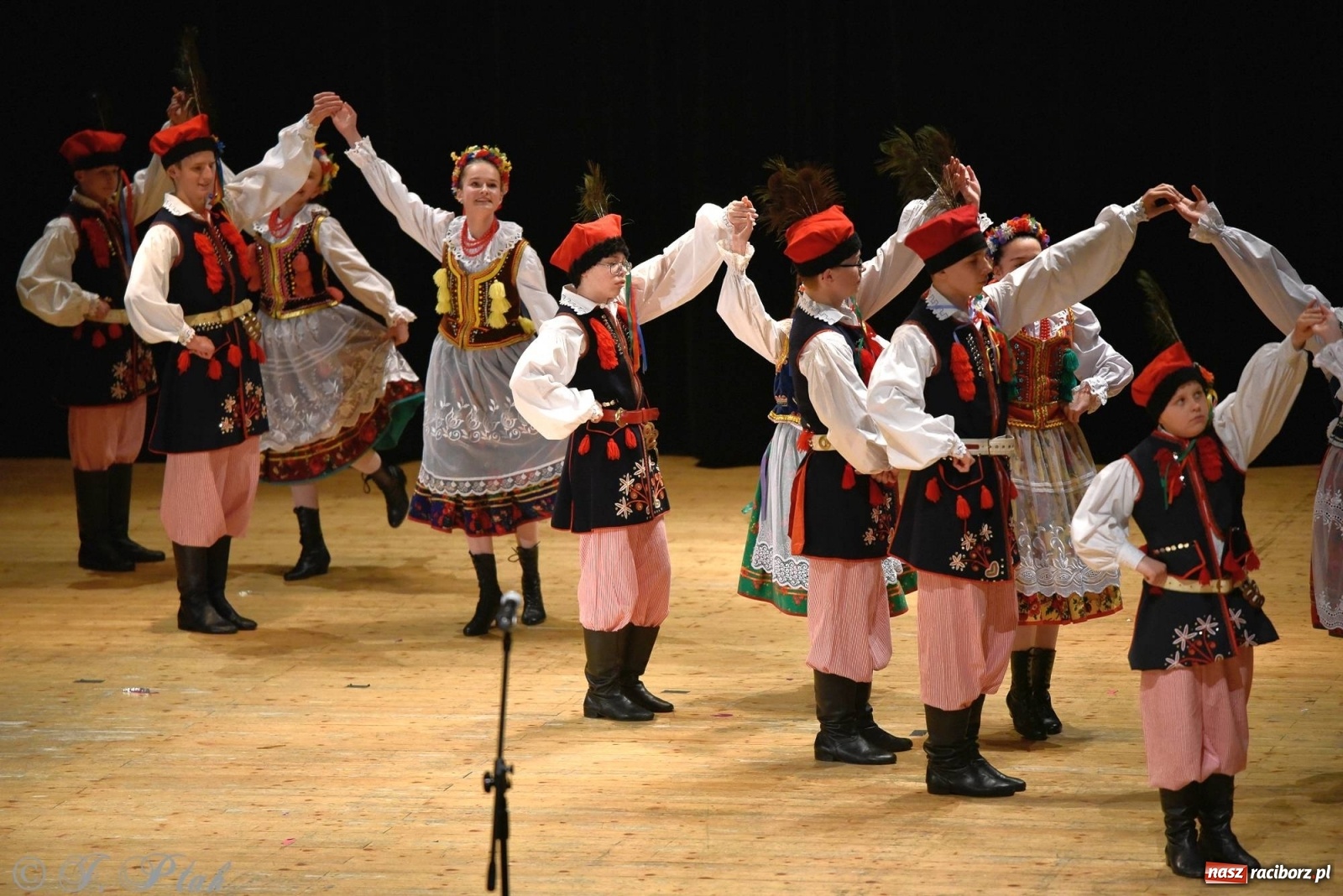 Zdjęcie w galerii na portalu naszraciborz.pl: Zespoły Źródła wspierają Kamilka. Piękny koncert w RCK [FOTO i WIDEO] wiadomości z regionu