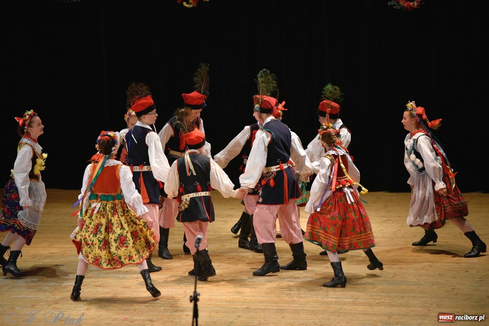 Zdjęcie w galerii na portalu naszraciborz.pl: Zespoły Źródła wspierają Kamilka. Piękny koncert w RCK [FOTO i WIDEO] wiadomości z regionu