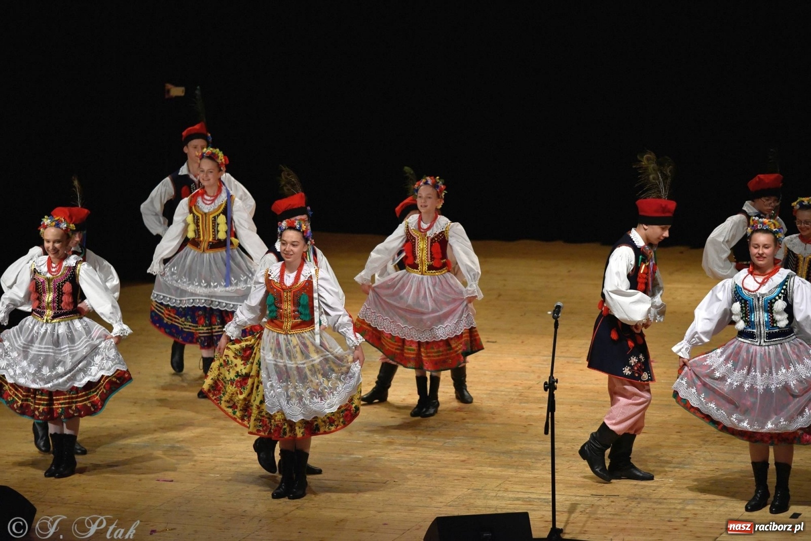 Zdjęcie w galerii na portalu naszraciborz.pl: Zespoły Źródła wspierają Kamilka. Piękny koncert w RCK [FOTO i WIDEO] wiadomości z regionu