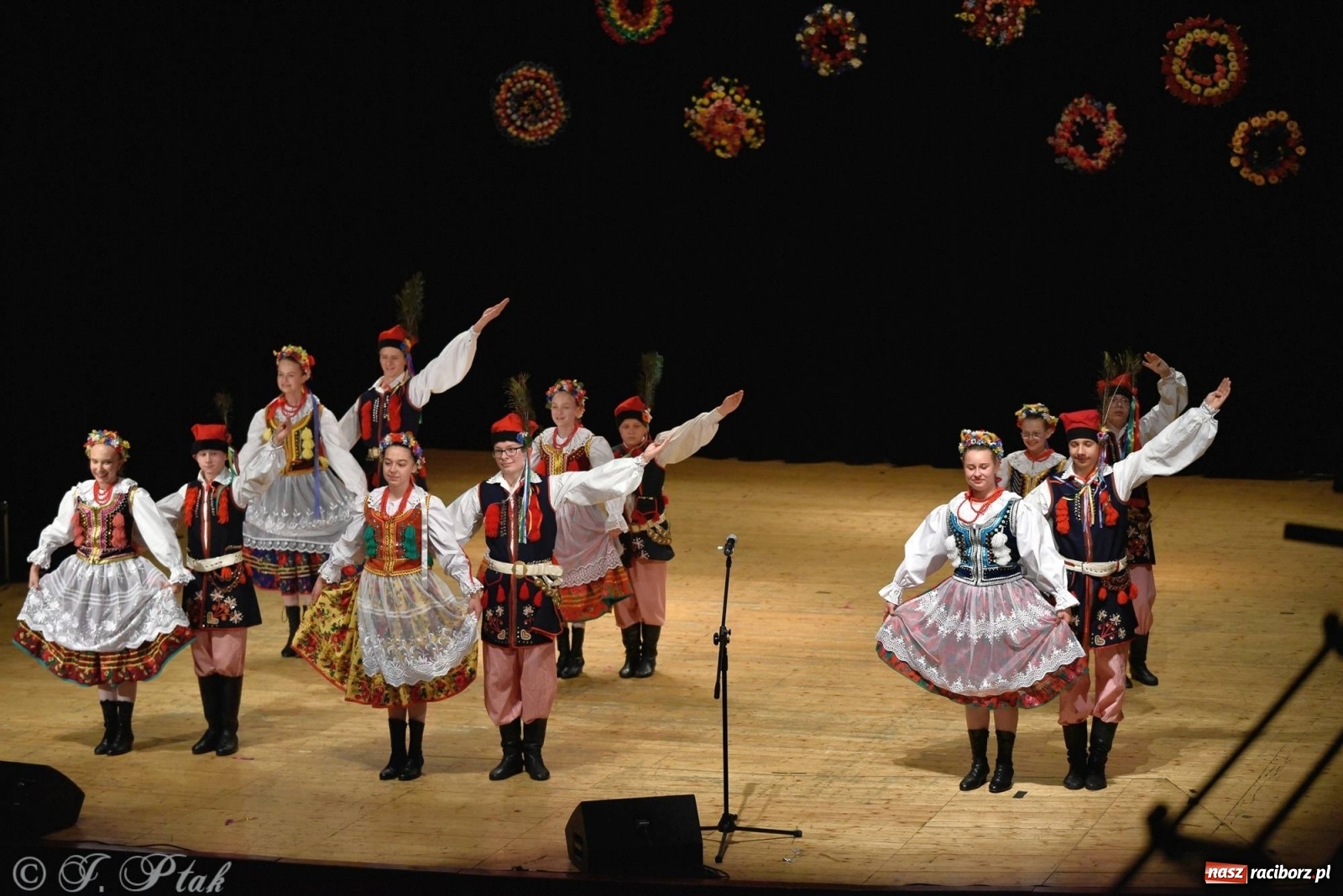 Zdjęcie w galerii na portalu naszraciborz.pl: Zespoły Źródła wspierają Kamilka. Piękny koncert w RCK [FOTO i WIDEO] wiadomości z regionu