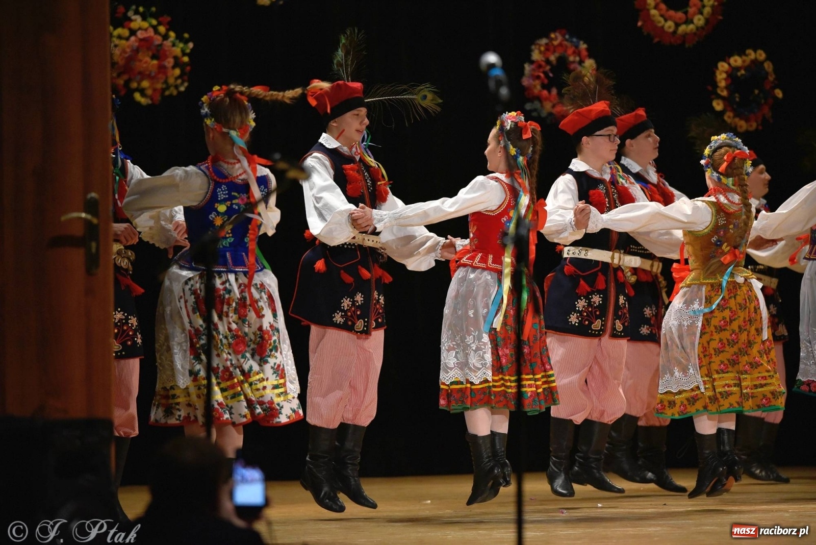 Zdjęcie w galerii na portalu naszraciborz.pl: Zespoły Źródła wspierają Kamilka. Piękny koncert w RCK [FOTO i WIDEO] wiadomości z regionu