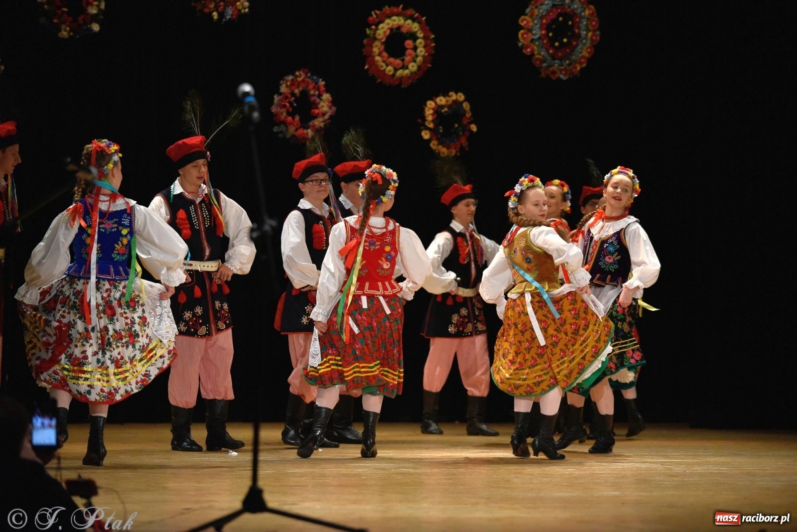 Zdjęcie w galerii na portalu naszraciborz.pl: Zespoły Źródła wspierają Kamilka. Piękny koncert w RCK [FOTO i WIDEO] wiadomości z regionu