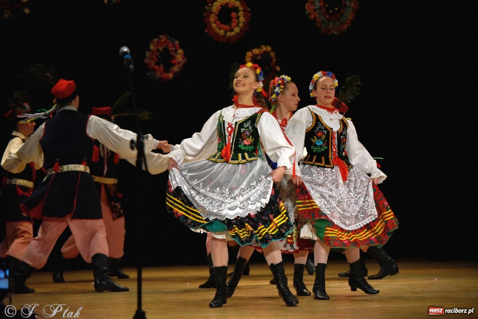 Zdjęcie w galerii na portalu naszraciborz.pl: Zespoły Źródła wspierają Kamilka. Piękny koncert w RCK [FOTO i WIDEO] wiadomości z regionu