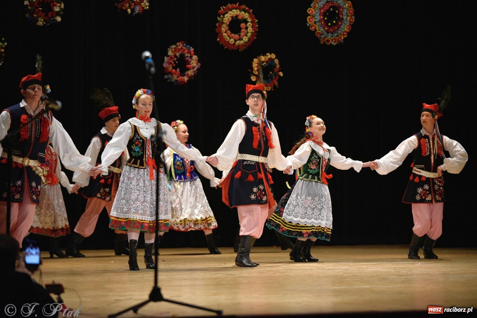 Zdjęcie w galerii na portalu naszraciborz.pl: Zespoły Źródła wspierają Kamilka. Piękny koncert w RCK [FOTO i WIDEO] wiadomości z regionu