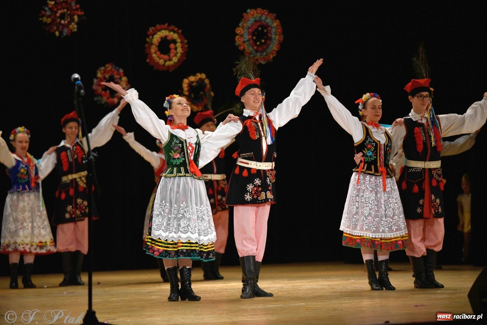 Zdjęcie w galerii na portalu naszraciborz.pl: Zespoły Źródła wspierają Kamilka. Piękny koncert w RCK [FOTO i WIDEO] wiadomości z regionu
