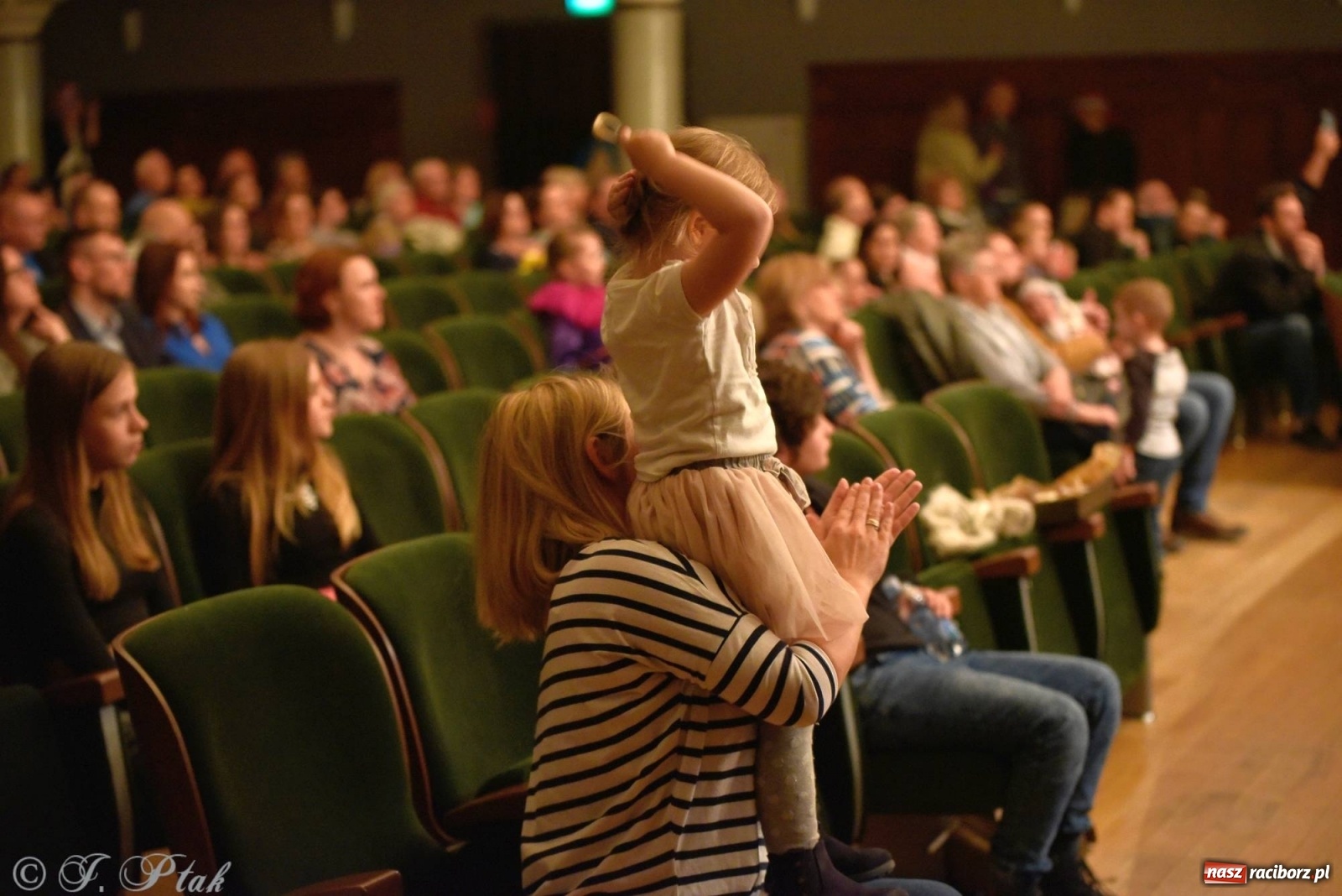 Zdjęcie w galerii na portalu naszraciborz.pl: Zespoły Źródła wspierają Kamilka. Piękny koncert w RCK [FOTO i WIDEO] wiadomości z regionu