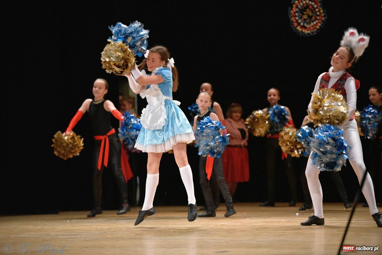 Zdjęcie w galerii na portalu naszraciborz.pl: Zespoły Źródła wspierają Kamilka. Piękny koncert w RCK [FOTO i WIDEO] wiadomości z regionu