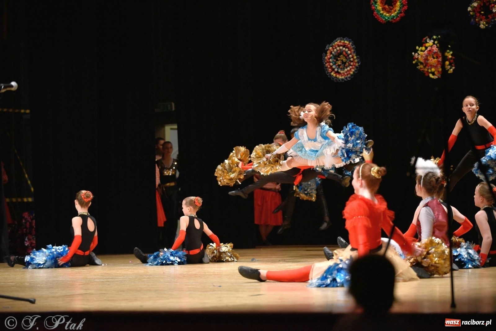 Zdjęcie w galerii na portalu naszraciborz.pl: Zespoły Źródła wspierają Kamilka. Piękny koncert w RCK [FOTO i WIDEO] wiadomości z regionu