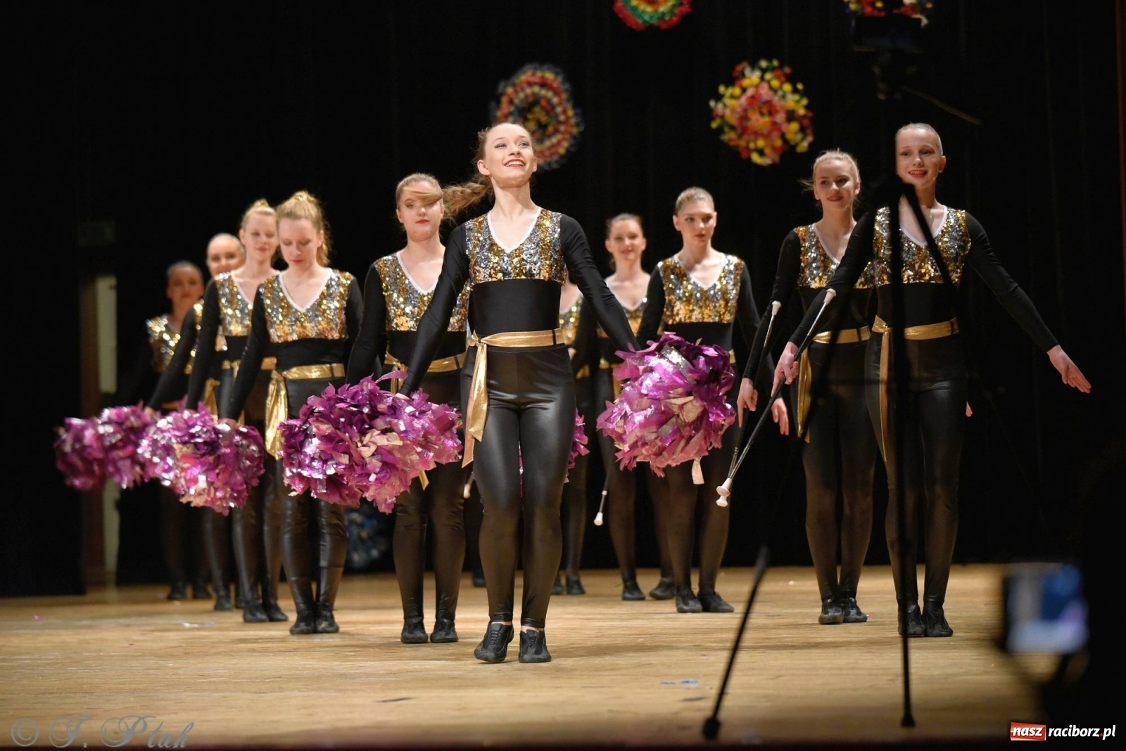 Zdjęcie w galerii na portalu naszraciborz.pl: Zespoły Źródła wspierają Kamilka. Piękny koncert w RCK [FOTO i WIDEO] wiadomości z regionu