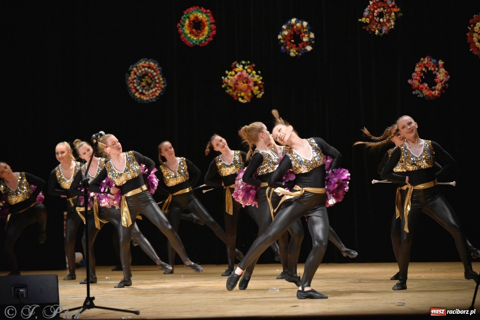 Zdjęcie w galerii na portalu naszraciborz.pl: Zespoły Źródła wspierają Kamilka. Piękny koncert w RCK [FOTO i WIDEO] wiadomości z regionu