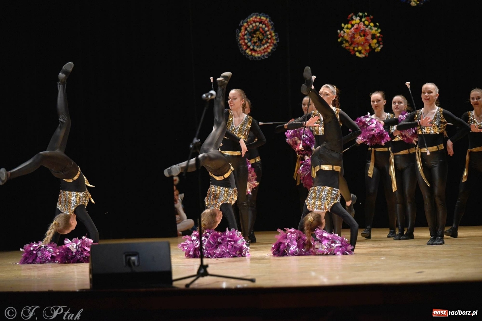 Zdjęcie w galerii na portalu naszraciborz.pl: Zespoły Źródła wspierają Kamilka. Piękny koncert w RCK [FOTO i WIDEO] wiadomości z regionu
