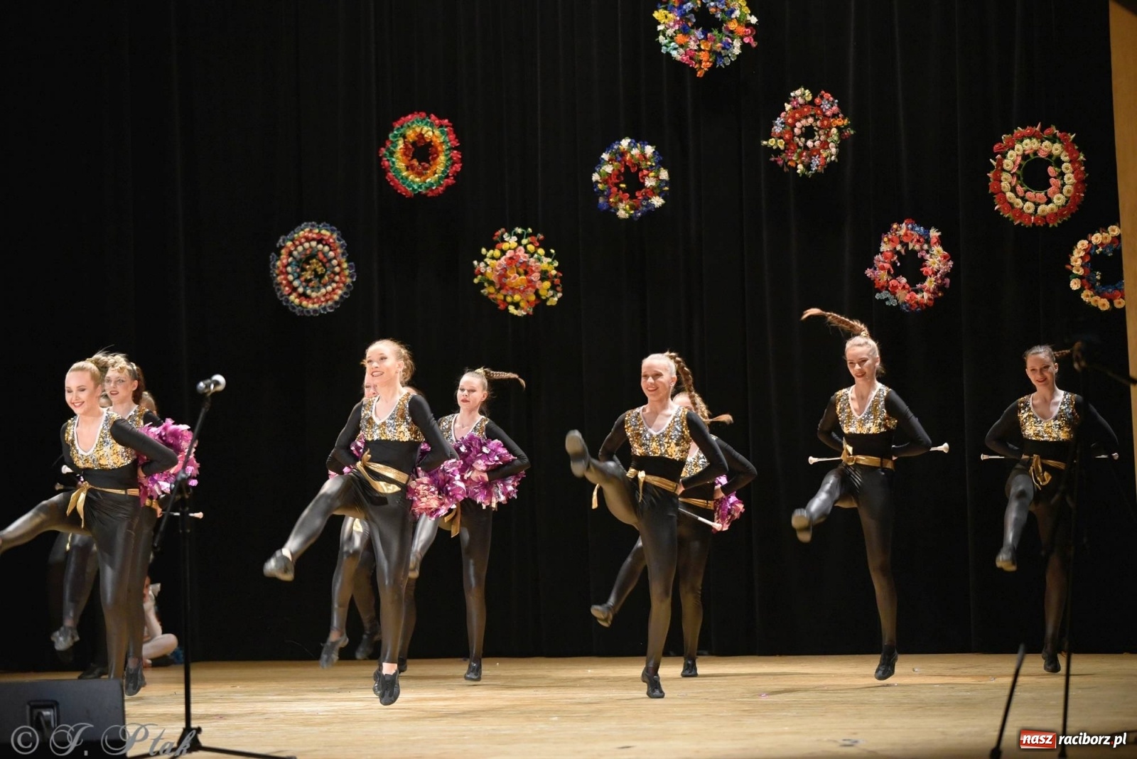 Zdjęcie w galerii na portalu naszraciborz.pl: Zespoły Źródła wspierają Kamilka. Piękny koncert w RCK [FOTO i WIDEO] wiadomości z regionu