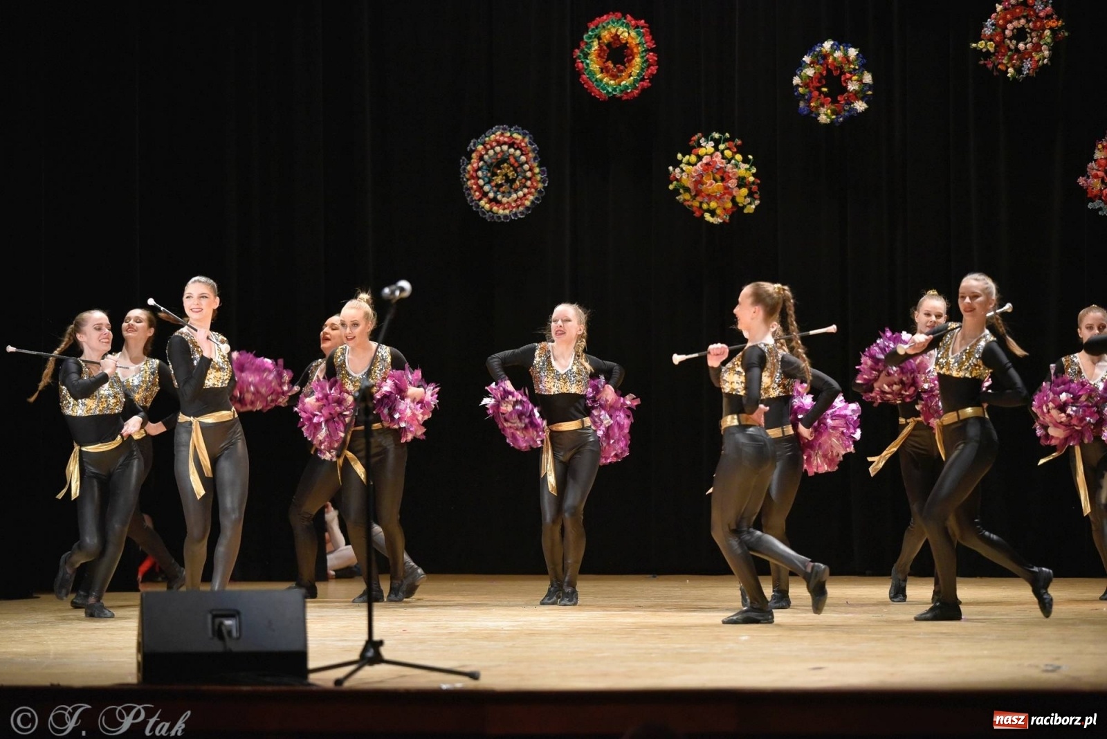 Zdjęcie w galerii na portalu naszraciborz.pl: Zespoły Źródła wspierają Kamilka. Piękny koncert w RCK [FOTO i WIDEO] wiadomości z regionu