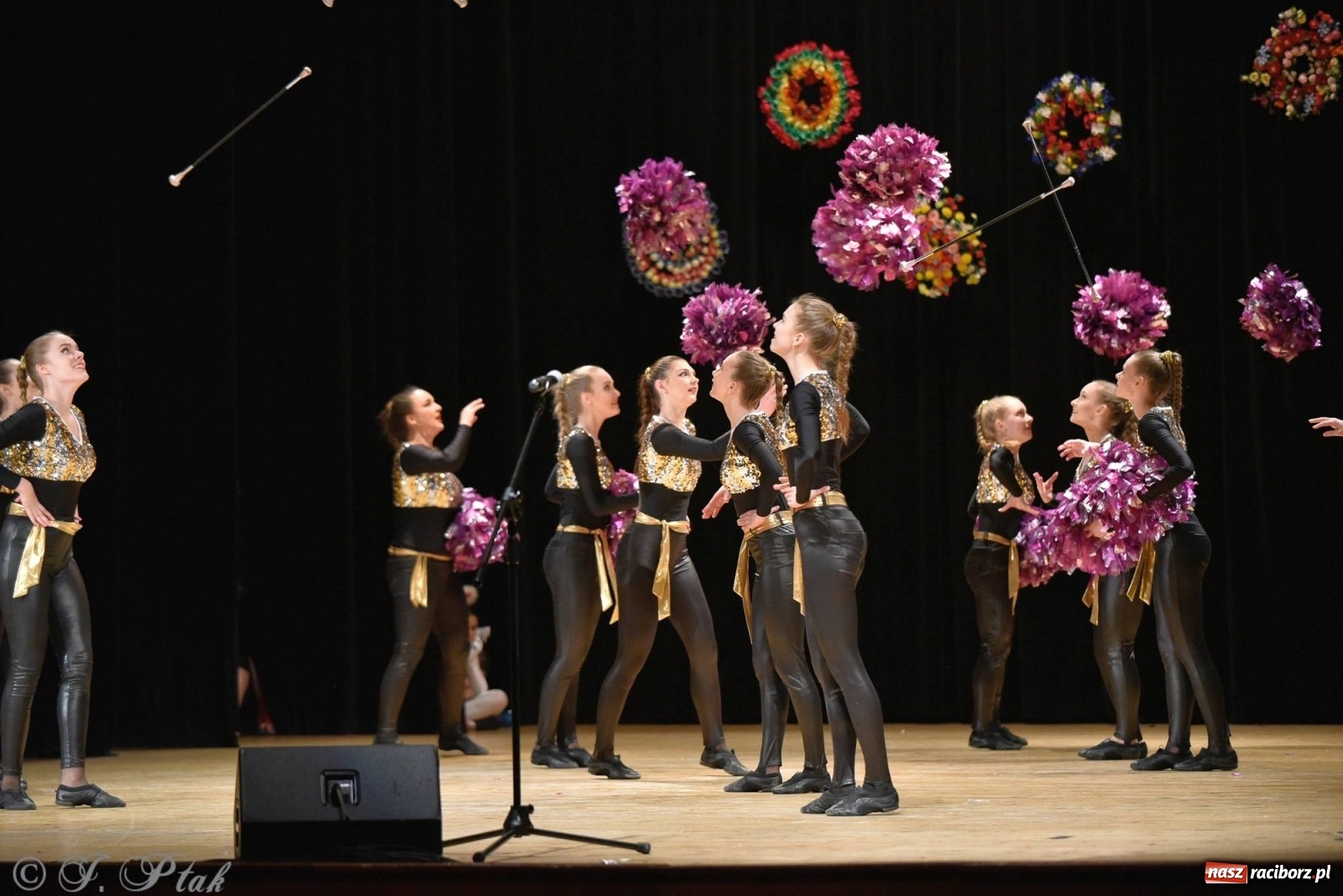Zdjęcie w galerii na portalu naszraciborz.pl: Zespoły Źródła wspierają Kamilka. Piękny koncert w RCK [FOTO i WIDEO] wiadomości z regionu