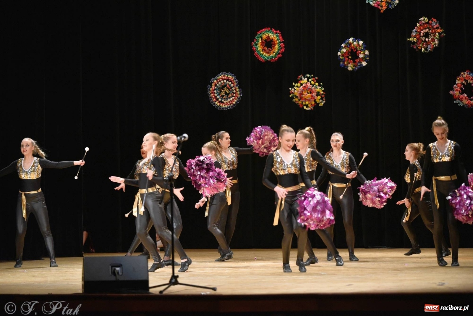 Zdjęcie w galerii na portalu naszraciborz.pl: Zespoły Źródła wspierają Kamilka. Piękny koncert w RCK [FOTO i WIDEO] wiadomości z regionu