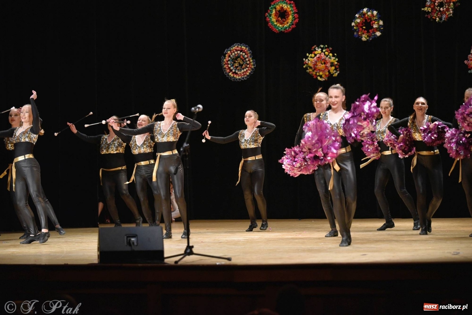 Zdjęcie w galerii na portalu naszraciborz.pl: Zespoły Źródła wspierają Kamilka. Piękny koncert w RCK [FOTO i WIDEO] wiadomości z regionu
