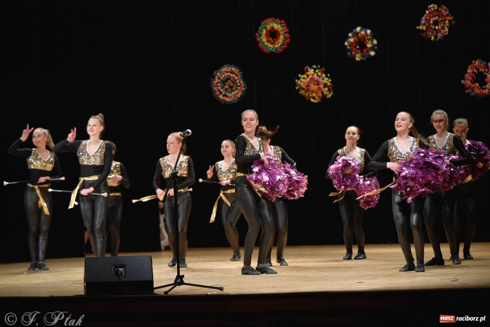 Zdjęcie w galerii na portalu naszraciborz.pl: Zespoły Źródła wspierają Kamilka. Piękny koncert w RCK [FOTO i WIDEO] wiadomości z regionu