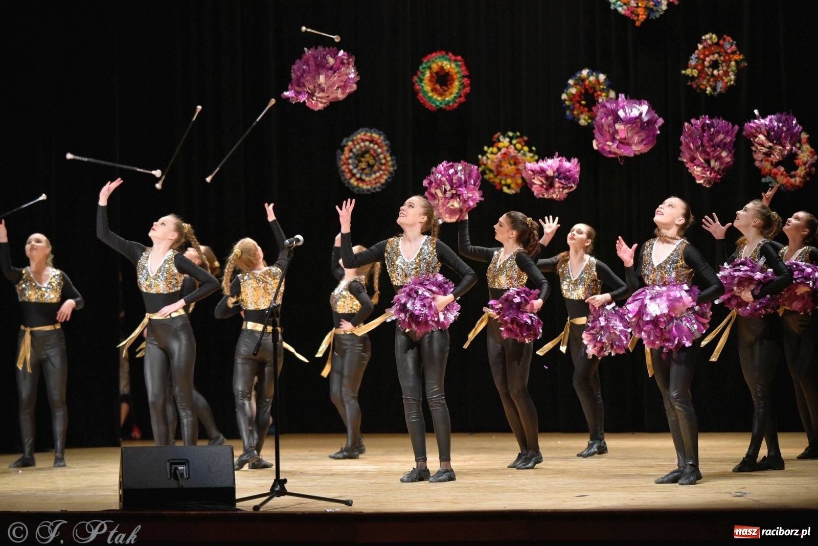 Zdjęcie w galerii na portalu naszraciborz.pl: Zespoły Źródła wspierają Kamilka. Piękny koncert w RCK [FOTO i WIDEO] wiadomości z regionu