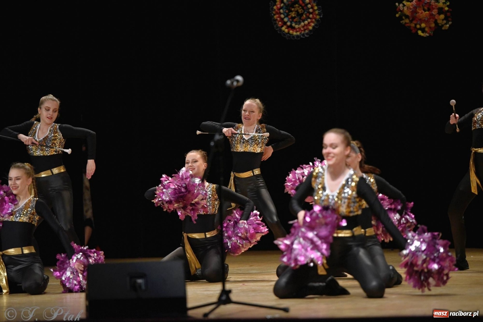Zdjęcie w galerii na portalu naszraciborz.pl: Zespoły Źródła wspierają Kamilka. Piękny koncert w RCK [FOTO i WIDEO] wiadomości z regionu