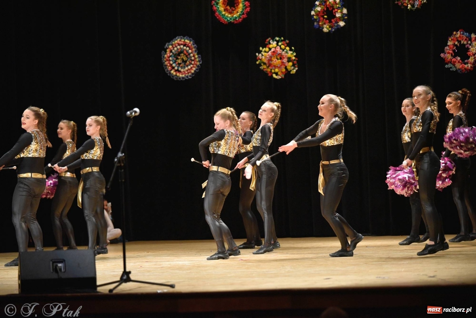Zdjęcie w galerii na portalu naszraciborz.pl: Zespoły Źródła wspierają Kamilka. Piękny koncert w RCK [FOTO i WIDEO] wiadomości z regionu