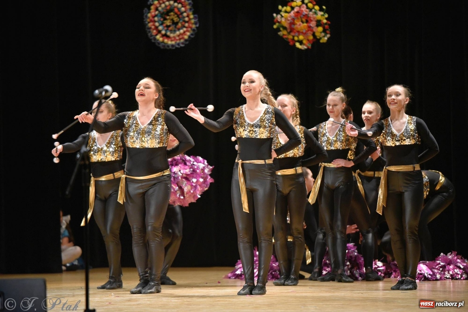 Zdjęcie w galerii na portalu naszraciborz.pl: Zespoły Źródła wspierają Kamilka. Piękny koncert w RCK [FOTO i WIDEO] wiadomości z regionu