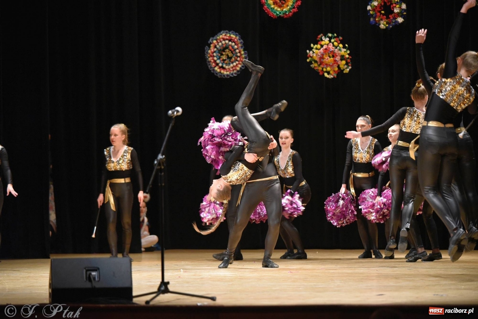 Zdjęcie w galerii na portalu naszraciborz.pl: Zespoły Źródła wspierają Kamilka. Piękny koncert w RCK [FOTO i WIDEO] wiadomości z regionu