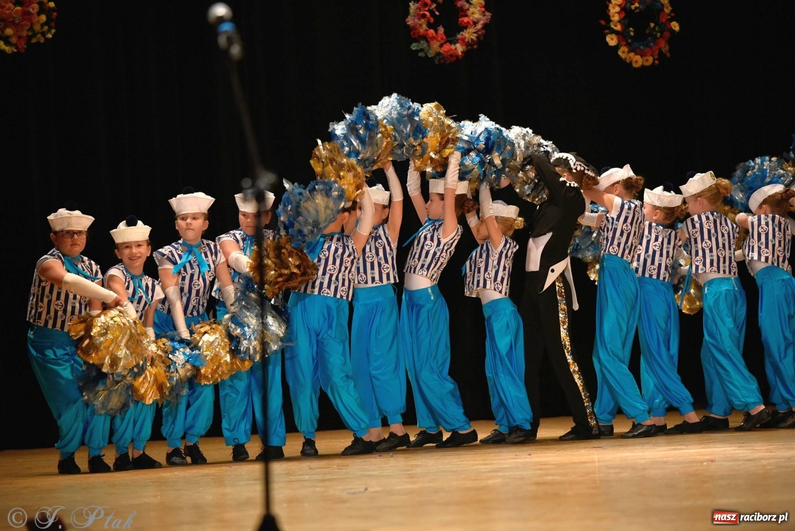 Zdjęcie w galerii na portalu naszraciborz.pl: Zespoły Źródła wspierają Kamilka. Piękny koncert w RCK [FOTO i WIDEO] wiadomości z regionu