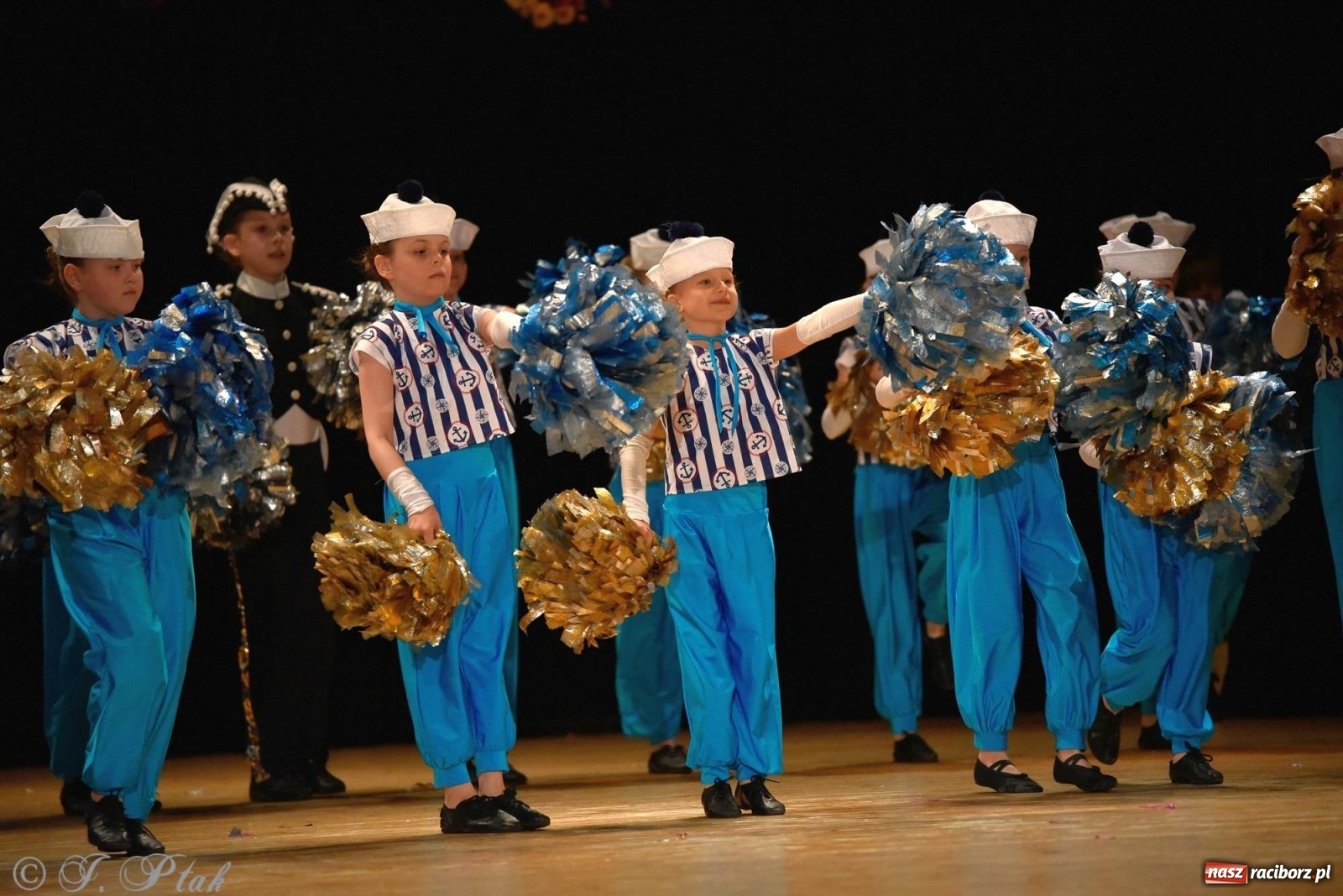 Zdjęcie w galerii na portalu naszraciborz.pl: Zespoły Źródła wspierają Kamilka. Piękny koncert w RCK [FOTO i WIDEO] wiadomości z regionu