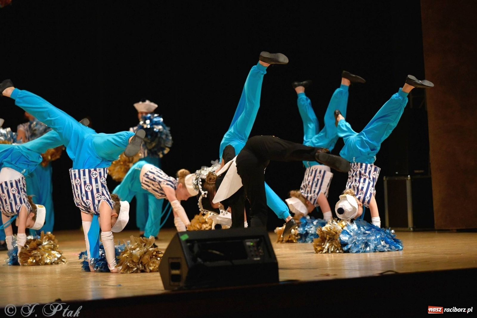 Zdjęcie w galerii na portalu naszraciborz.pl: Zespoły Źródła wspierają Kamilka. Piękny koncert w RCK [FOTO i WIDEO] wiadomości z regionu