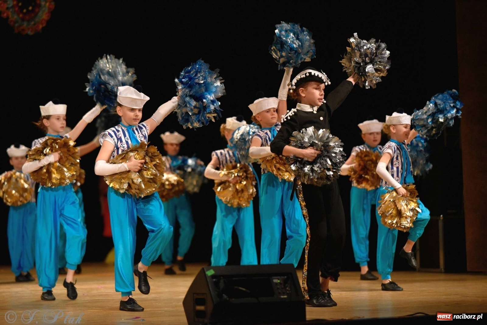 Zdjęcie w galerii na portalu naszraciborz.pl: Zespoły Źródła wspierają Kamilka. Piękny koncert w RCK [FOTO i WIDEO] wiadomości z regionu