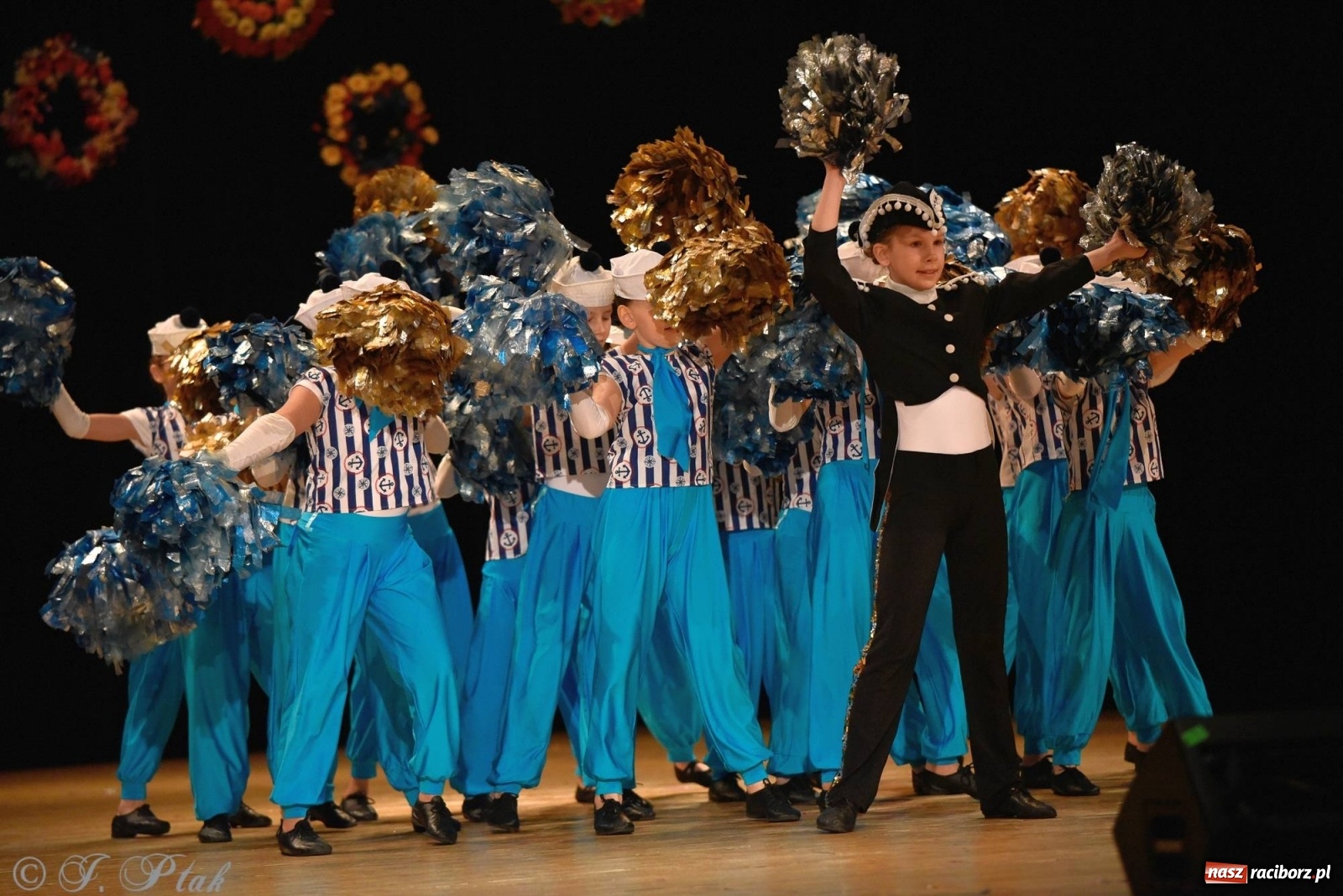 Zdjęcie w galerii na portalu naszraciborz.pl: Zespoły Źródła wspierają Kamilka. Piękny koncert w RCK [FOTO i WIDEO] wiadomości z regionu