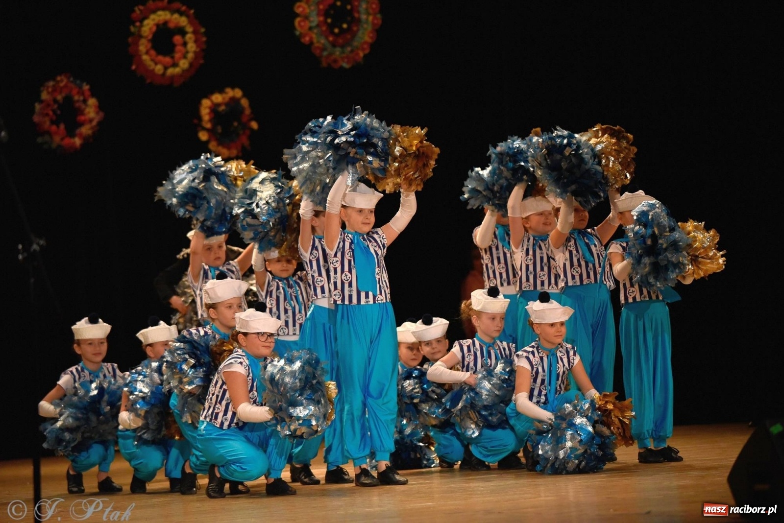 Zdjęcie w galerii na portalu naszraciborz.pl: Zespoły Źródła wspierają Kamilka. Piękny koncert w RCK [FOTO i WIDEO] wiadomości z regionu