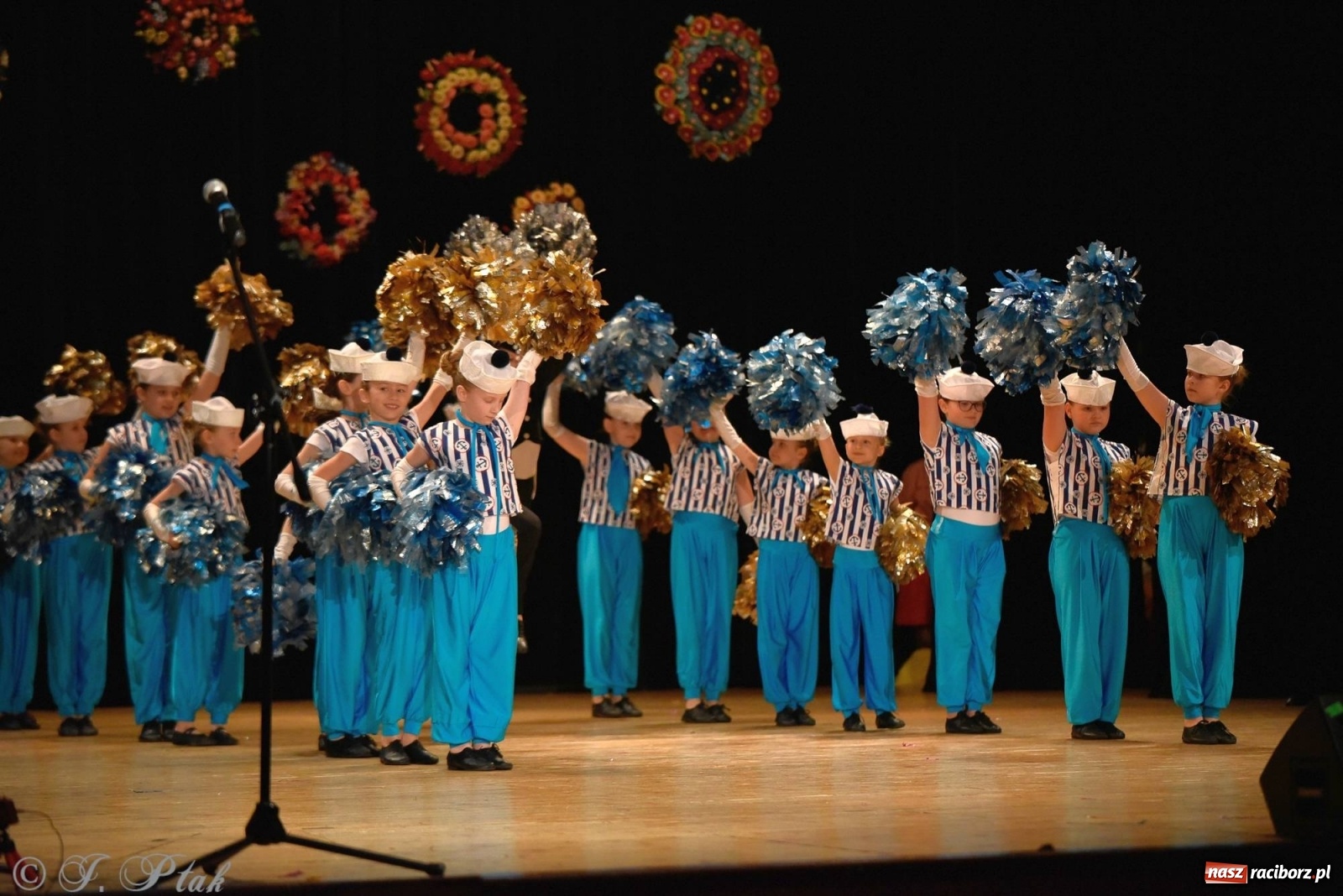 Zdjęcie w galerii na portalu naszraciborz.pl: Zespoły Źródła wspierają Kamilka. Piękny koncert w RCK [FOTO i WIDEO] wiadomości z regionu
