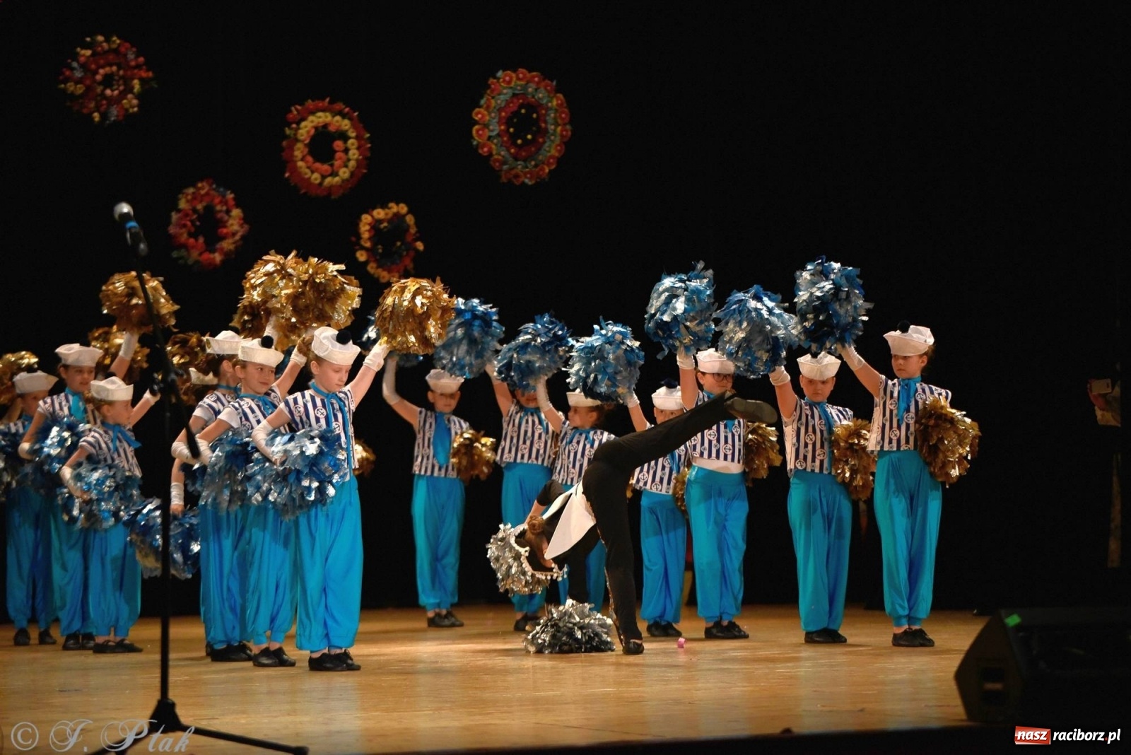 Zdjęcie w galerii na portalu naszraciborz.pl: Zespoły Źródła wspierają Kamilka. Piękny koncert w RCK [FOTO i WIDEO] wiadomości z regionu