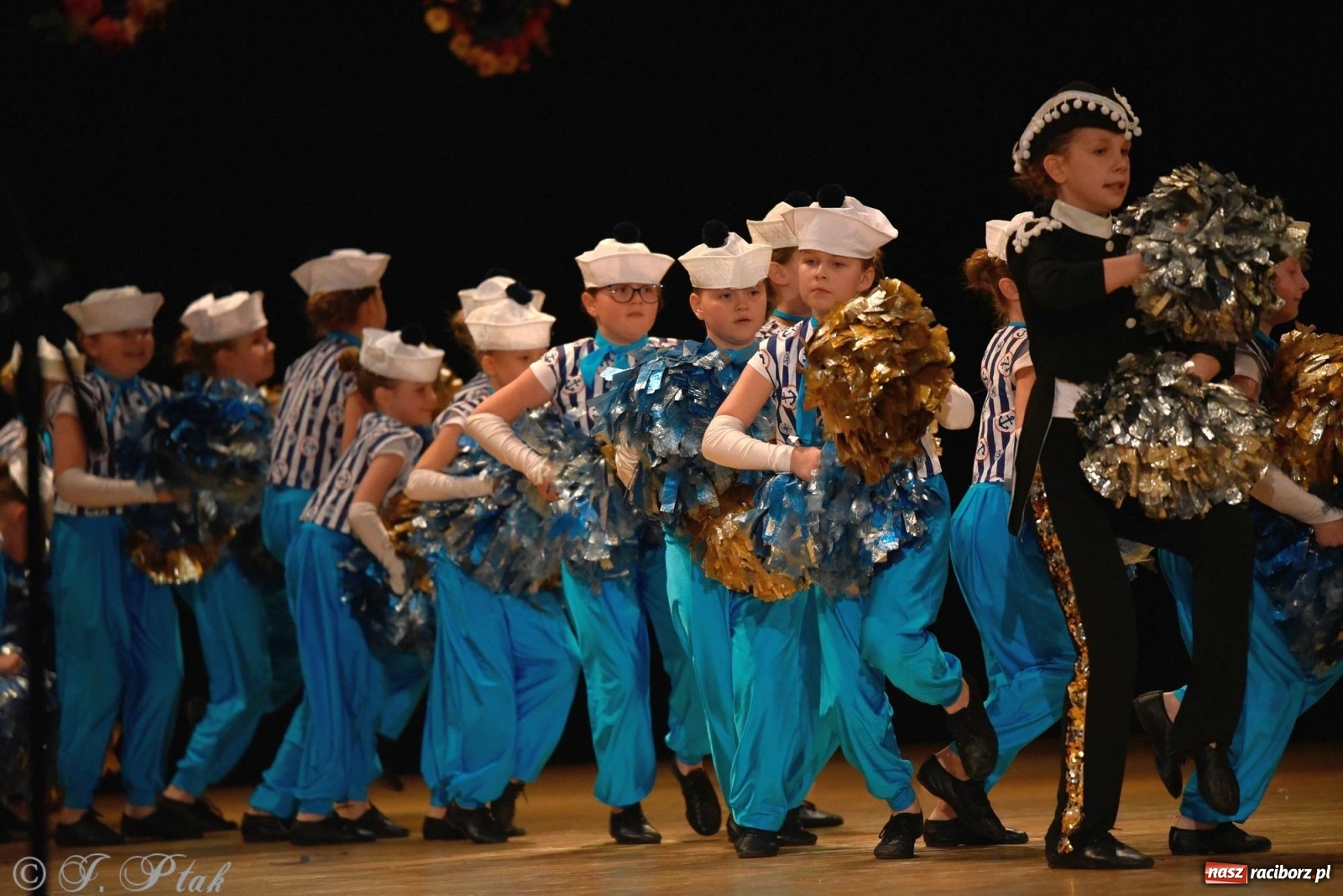Zdjęcie w galerii na portalu naszraciborz.pl: Zespoły Źródła wspierają Kamilka. Piękny koncert w RCK [FOTO i WIDEO] wiadomości z regionu