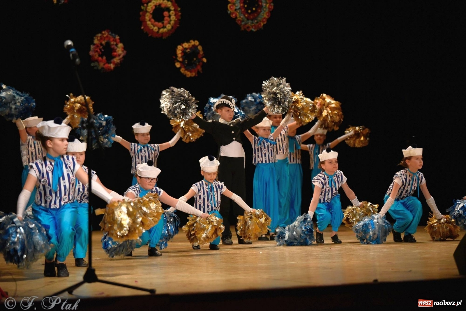 Zdjęcie w galerii na portalu naszraciborz.pl: Zespoły Źródła wspierają Kamilka. Piękny koncert w RCK [FOTO i WIDEO] wiadomości z regionu
