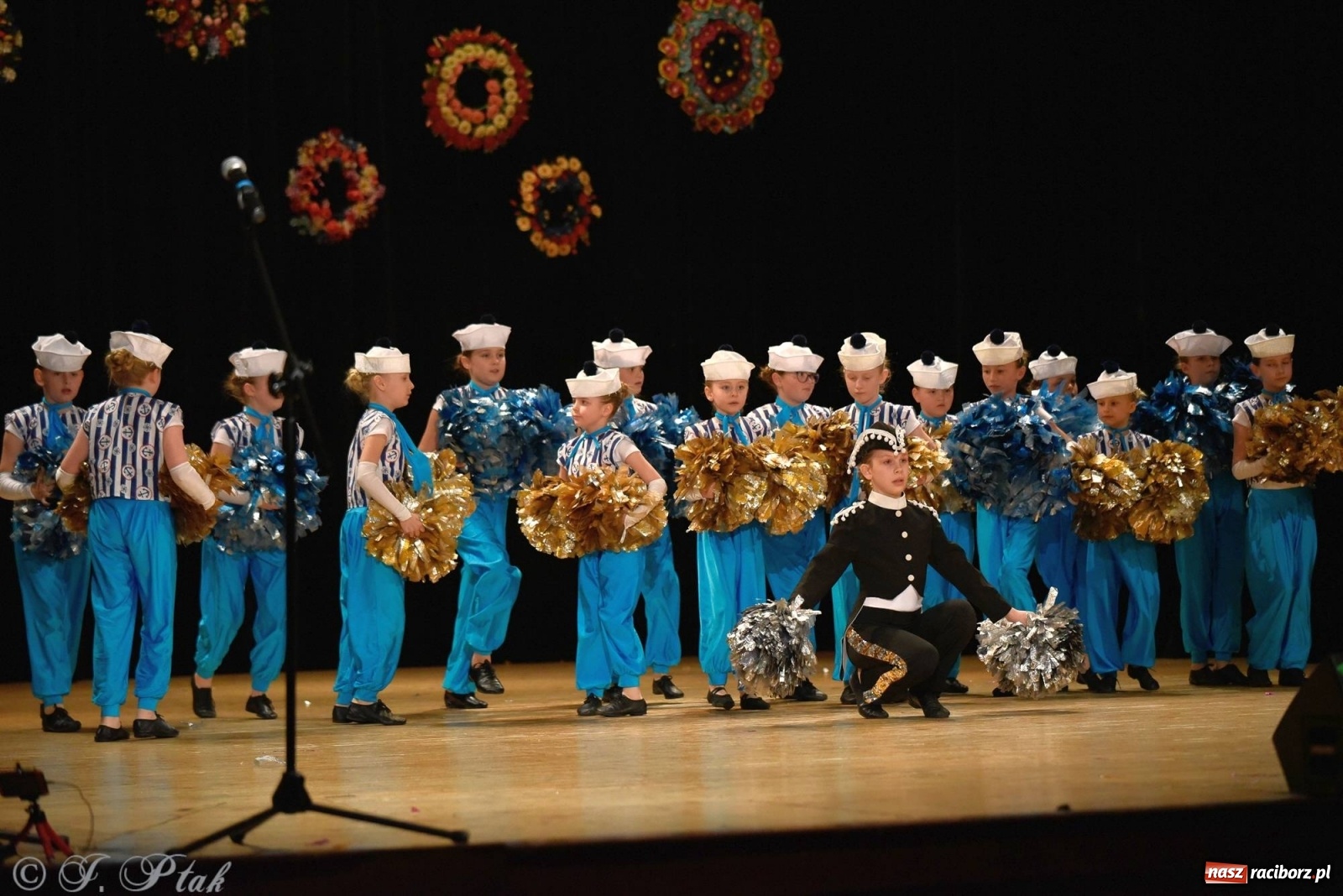 Zdjęcie w galerii na portalu naszraciborz.pl: Zespoły Źródła wspierają Kamilka. Piękny koncert w RCK [FOTO i WIDEO] wiadomości z regionu
