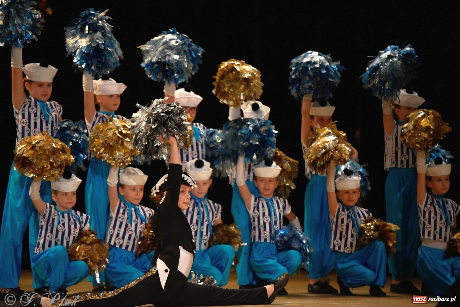 Zdjęcie w galerii na portalu naszraciborz.pl: Zespoły Źródła wspierają Kamilka. Piękny koncert w RCK [FOTO i WIDEO] wiadomości z regionu