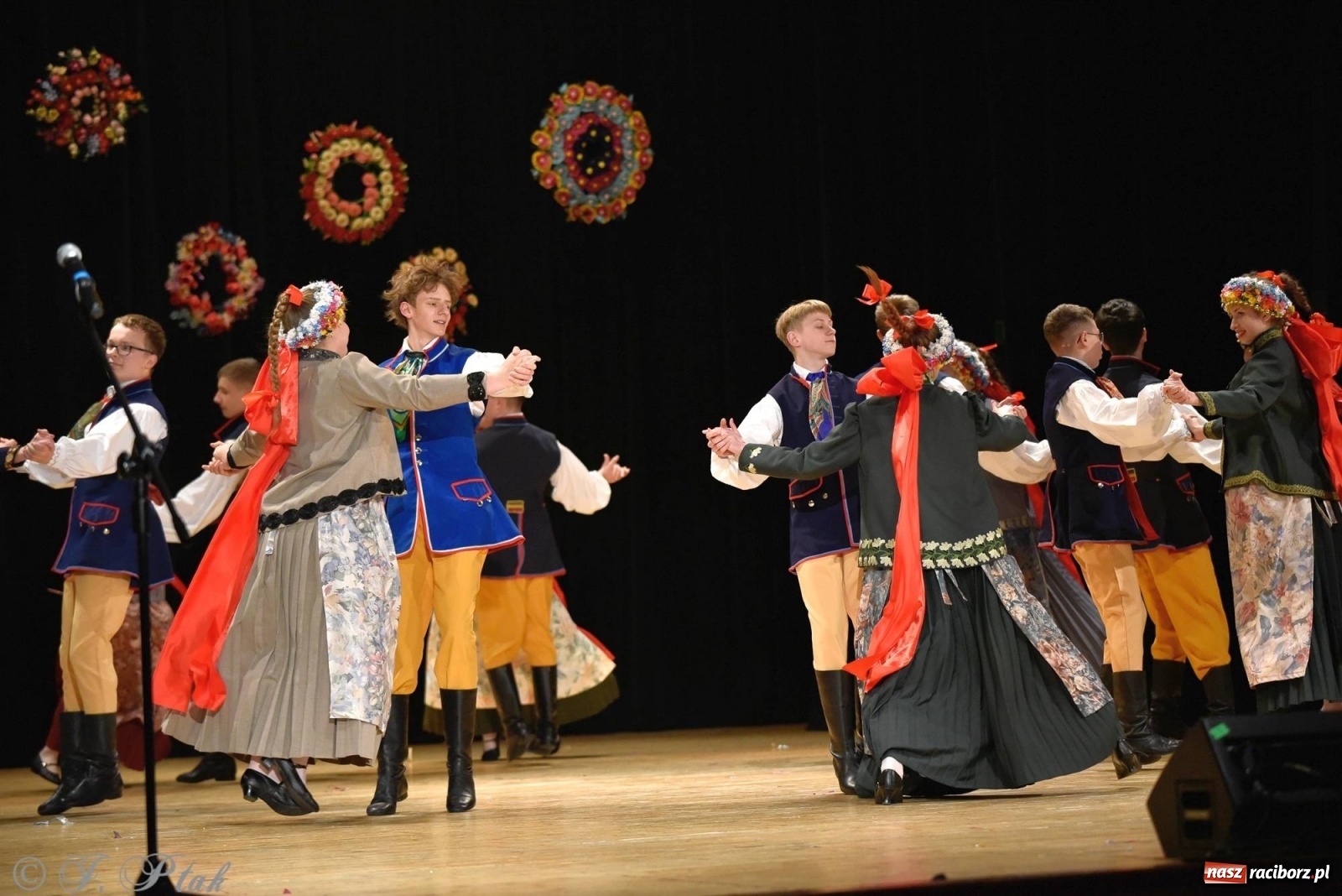 Zdjęcie w galerii na portalu naszraciborz.pl: Zespoły Źródła wspierają Kamilka. Piękny koncert w RCK [FOTO i WIDEO] wiadomości z regionu