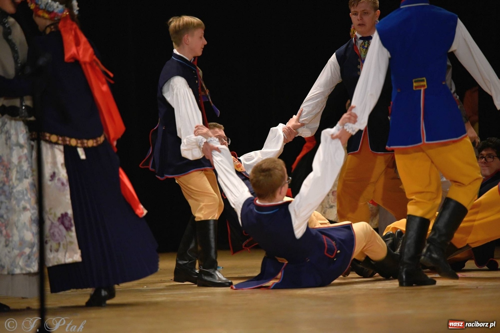 Zdjęcie w galerii na portalu naszraciborz.pl: Zespoły Źródła wspierają Kamilka. Piękny koncert w RCK [FOTO i WIDEO] wiadomości z regionu