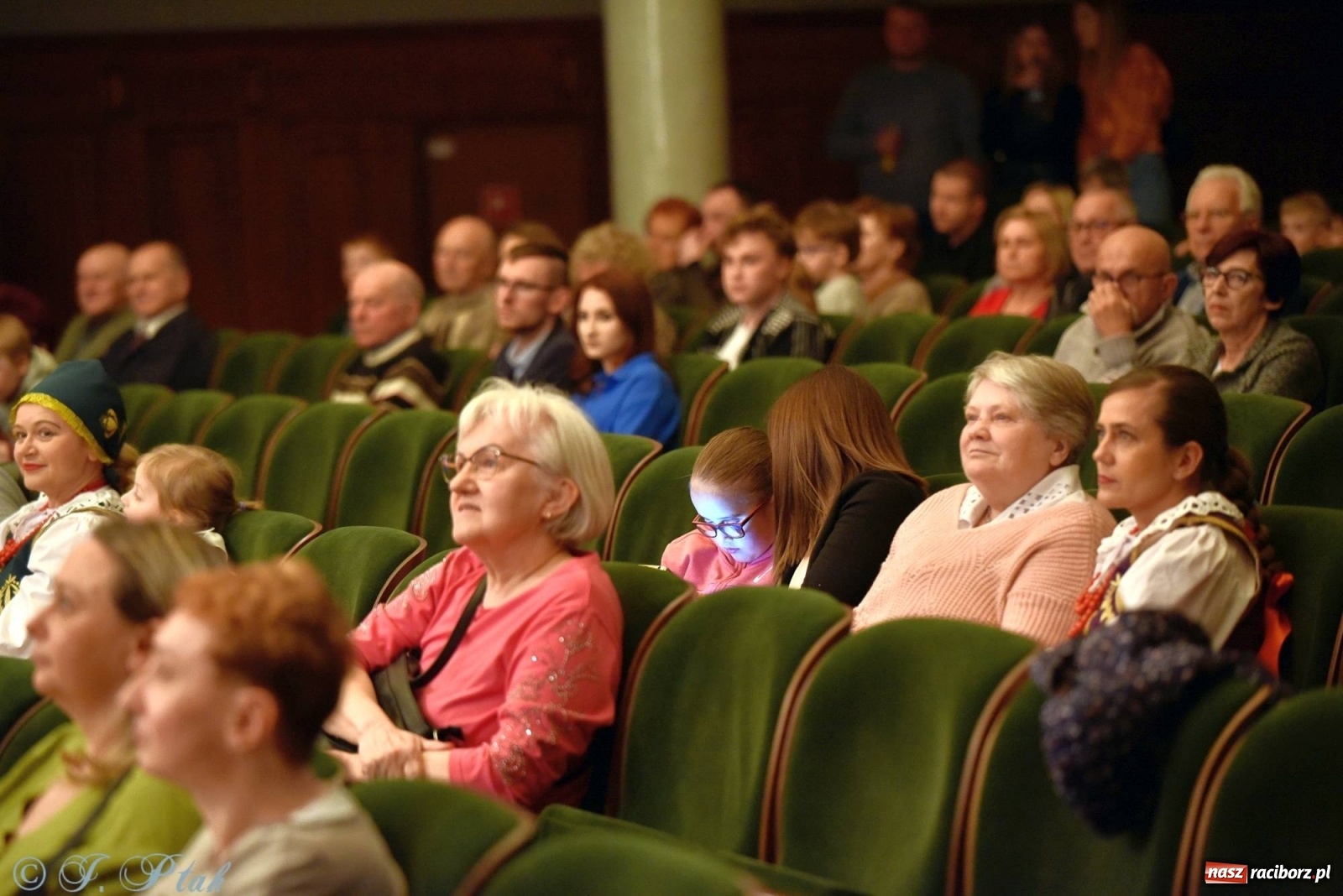 Zdjęcie w galerii na portalu naszraciborz.pl: Zespoły Źródła wspierają Kamilka. Piękny koncert w RCK [FOTO i WIDEO] wiadomości z regionu