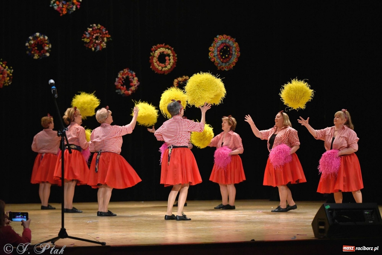 Zdjęcie w galerii na portalu naszraciborz.pl: Zespoły Źródła wspierają Kamilka. Piękny koncert w RCK [FOTO i WIDEO] wiadomości z regionu
