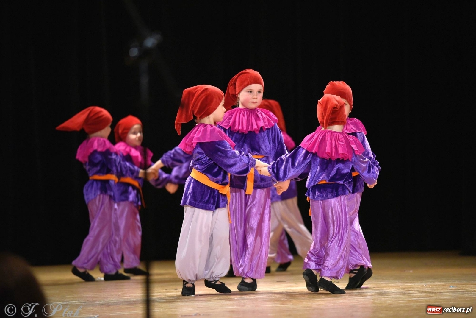 Zdjęcie w galerii na portalu naszraciborz.pl: Zespoły Źródła wspierają Kamilka. Piękny koncert w RCK [FOTO i WIDEO] wiadomości z regionu