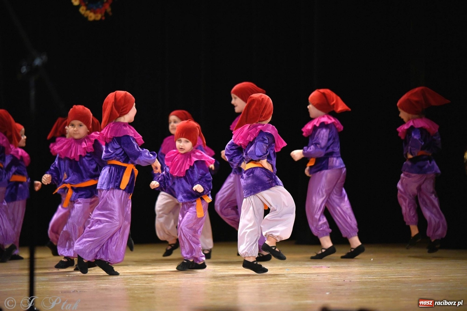 Zdjęcie w galerii na portalu naszraciborz.pl: Zespoły Źródła wspierają Kamilka. Piękny koncert w RCK [FOTO i WIDEO] wiadomości z regionu