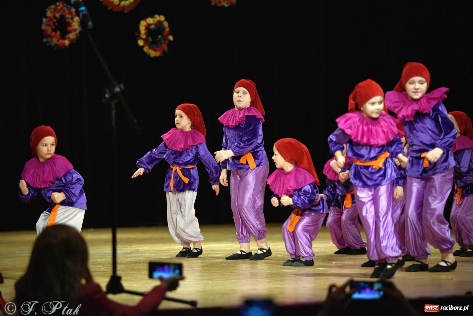 Zdjęcie w galerii na portalu naszraciborz.pl: Zespoły Źródła wspierają Kamilka. Piękny koncert w RCK [FOTO i WIDEO] wiadomości z regionu