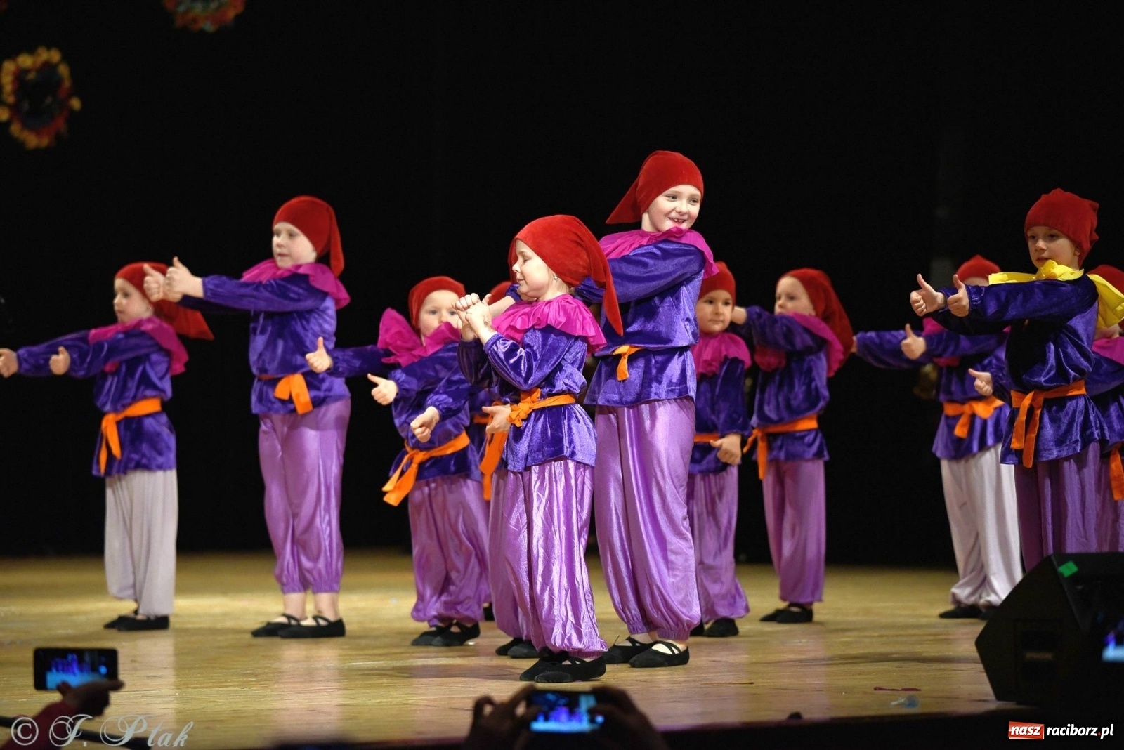 Zdjęcie w galerii na portalu naszraciborz.pl: Zespoły Źródła wspierają Kamilka. Piękny koncert w RCK [FOTO i WIDEO] wiadomości z regionu