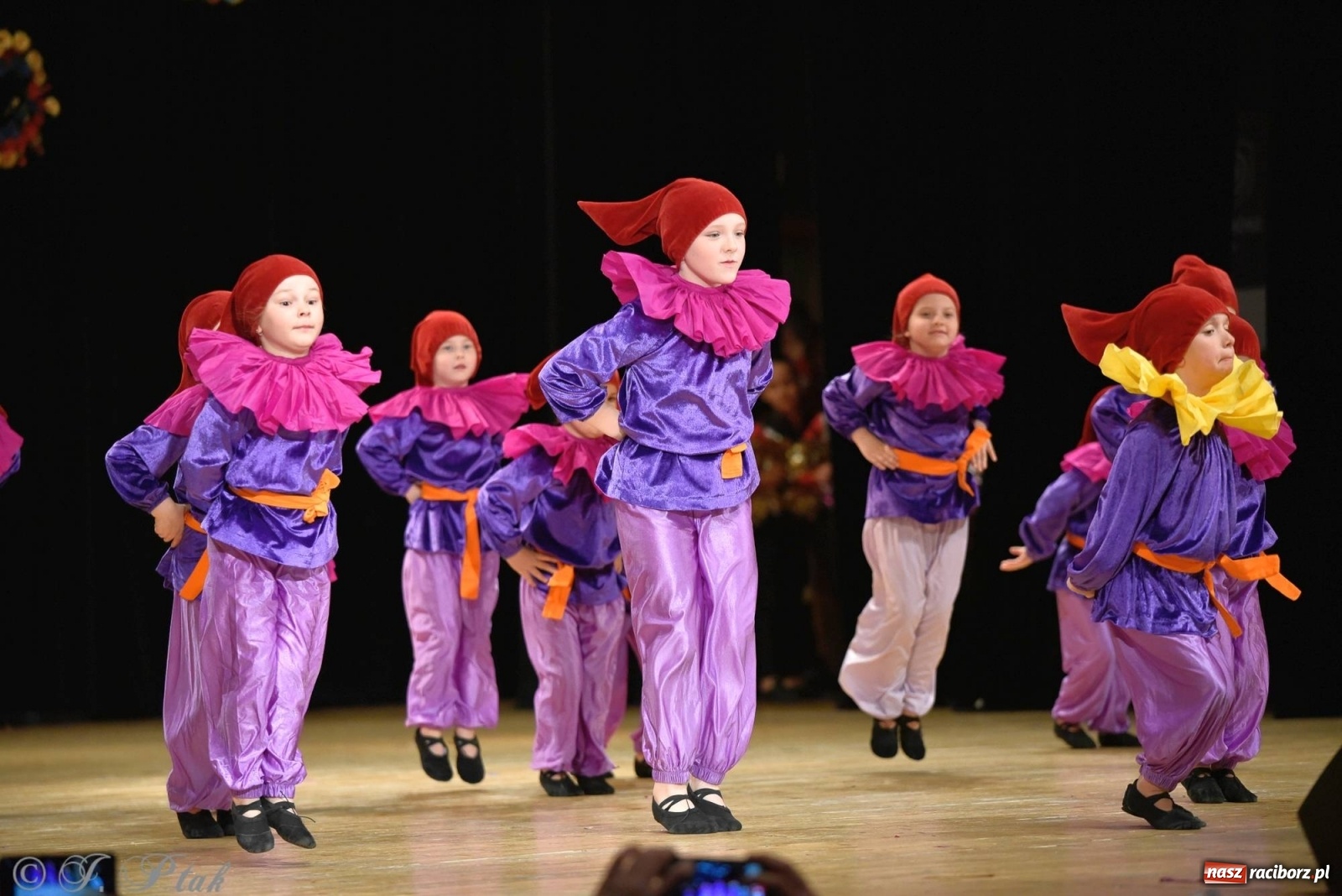 Zdjęcie w galerii na portalu naszraciborz.pl: Zespoły Źródła wspierają Kamilka. Piękny koncert w RCK [FOTO i WIDEO] wiadomości z regionu